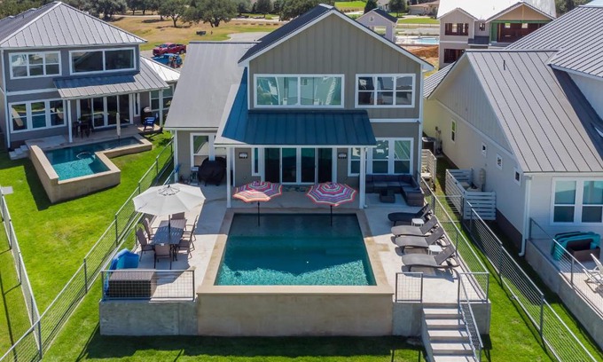 Kingsland House | Lakeside Luxury Villa with Swimming Pool, Boat Lift