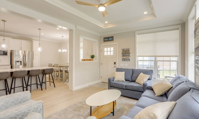 Marblehead House | Lakeside Marblehead Home w/Screened Patio!