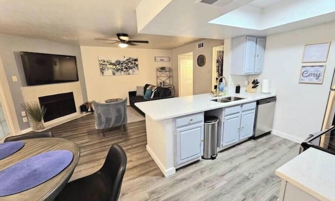 Garland House | Lakeside Modern and peaceful Condo!