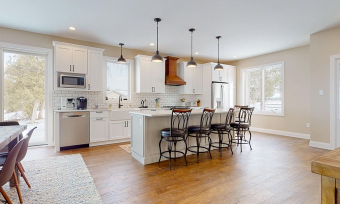 Malletts Bay House | Lakeside retreat with grill, fireplace, W/D, AC & sunset views - dog-friendly