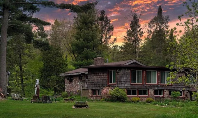 Bloomer Cabin | Lakeside Serenity: Your Perfect Northwoods Exhale