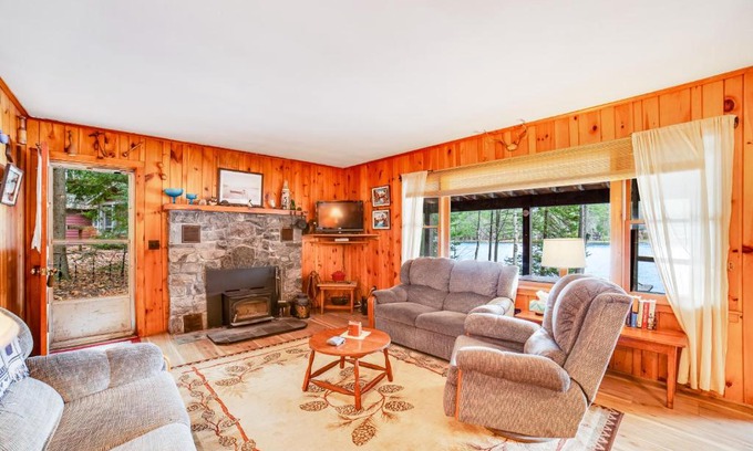 Chester Shores House | Lakeside Vibes