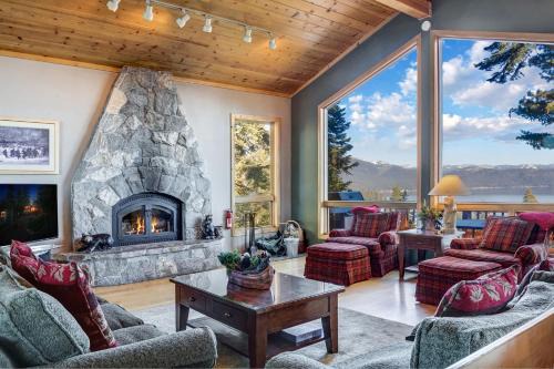 Ridgewood House | Lakeview Hideaway 3BDR for 8 w Private Hot Tub