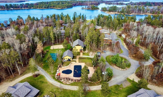 Pequot Lakes Resort | Lakeview Home with Dock on the Whitefish Chain, Outdoor Pool, Pickleball & More
