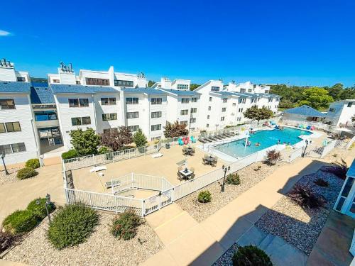 Osage Beach House | Lakeview Poolside 2bd2bapoolbalcony-sleeps 6pp