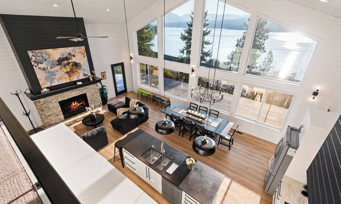 Bonner County House | Lakeview Retreat – Spacious 6,000 Sq Ft Home on 21 Acres