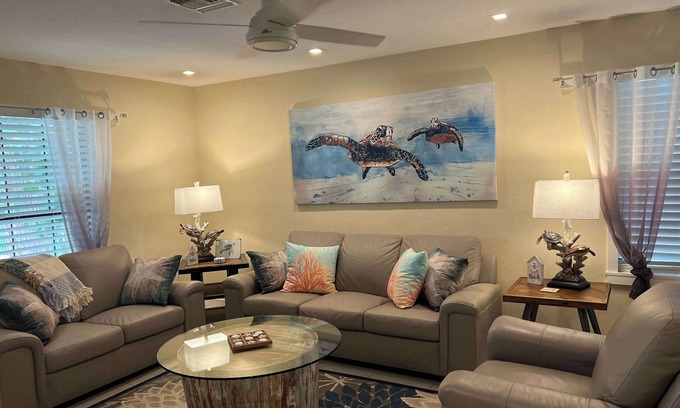 Bonita Springs Villa | Lakeview Seashell Cottage— Pets Welcome! Sleeps 4