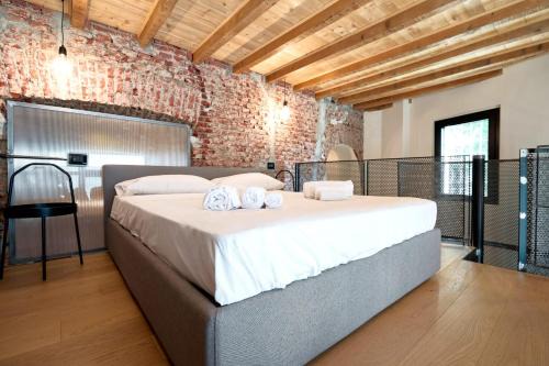 Zona Farini Apartment | LANCETTI Stylish Loft
