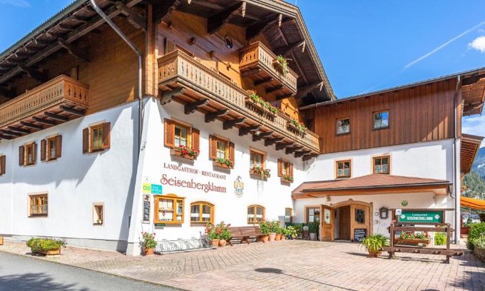 Weißbach bei Lofer Hotel | Landgasthof Seisenbergklamm