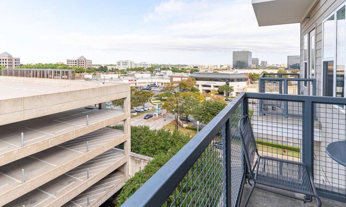 Vickery Meadow Apartment | Landing at Galleries at Park Lane - Studio in Vickery Meadow