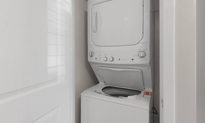 Norfolk - Virginia Beach Apartment | Landing at Park 216 Apartments - 1 Bedroom in Downtown Suffolk
