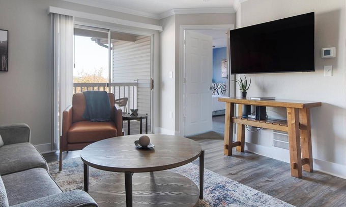 Eureka Apartment | Landing | Beautiful 2BD, Gym, Clubhouse