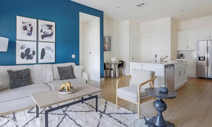 Casas Adobes Apartment | Landing | Chic 2BD, Pool