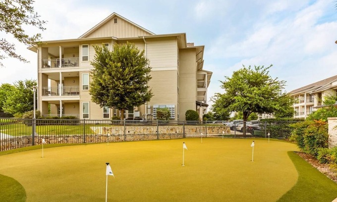 Buda Apartment | Landing | Incredible 2BD, Gym, Clubhouse