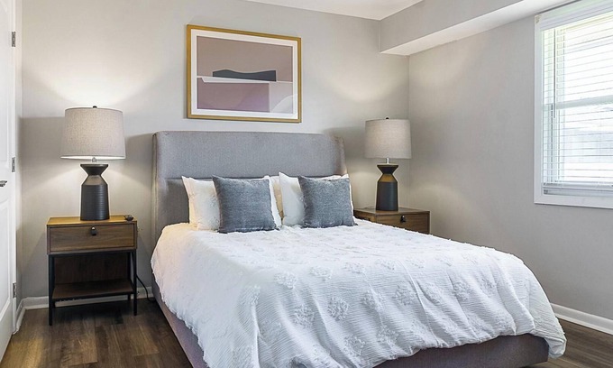 Indianapolis Apartment | Landing | Stunning 1BD, Gym, Courtyard