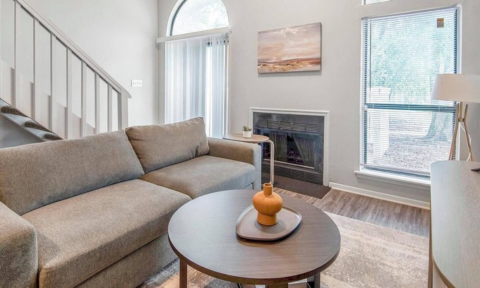 Cordova Apartment | Landing | Stunning 2BD, Pool, Gym