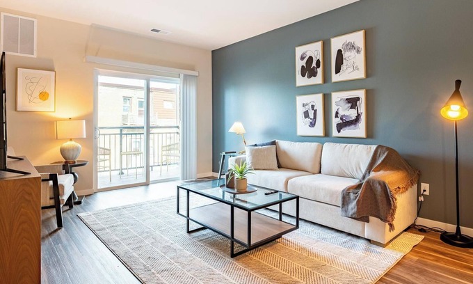 Spring Apartment | Landing | Stylish 2BD, Pool, Gym