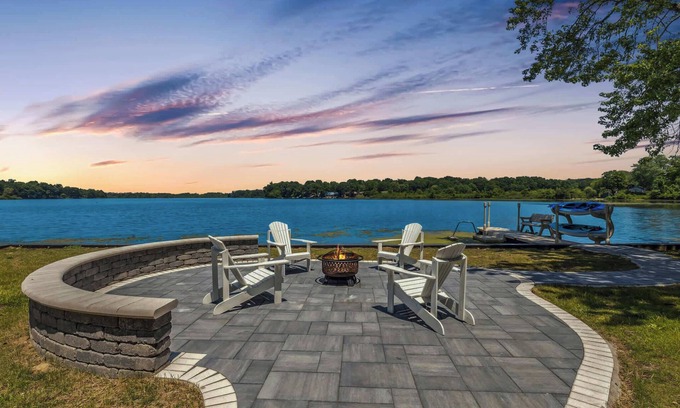 Portage Lakes House | Landmark Lakehouse - luxury living in PLX!