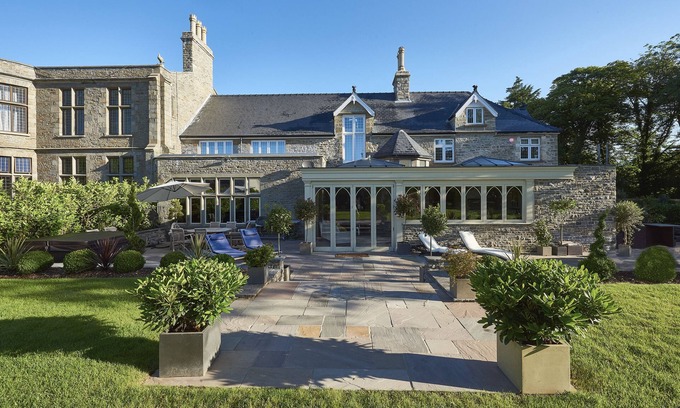 Talbot Green Bed & Breakfast | Lanelay Hall Hotel & Spa