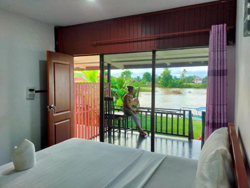 Don Khon House | Lao Long Riverside and Budget Garden Guesthouse