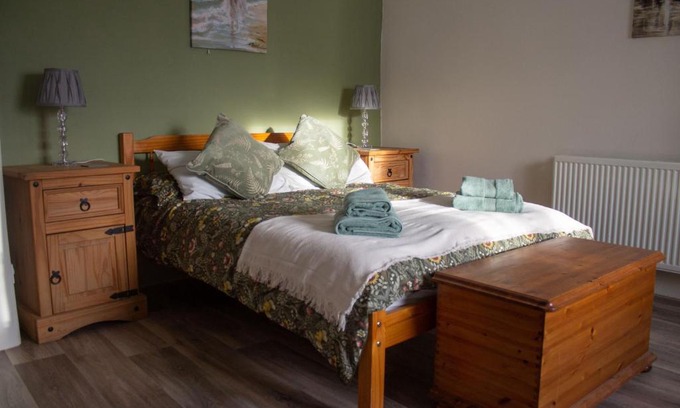 Hele Apartment | Larch Cottage