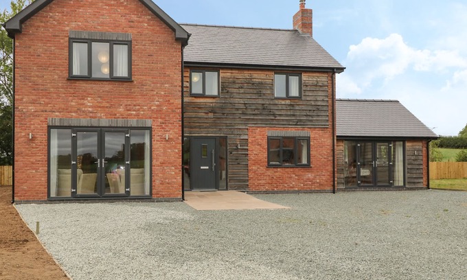 Forden House | LARCHWOOD COTTAGE, pet friendly, with a garden in Montgomery