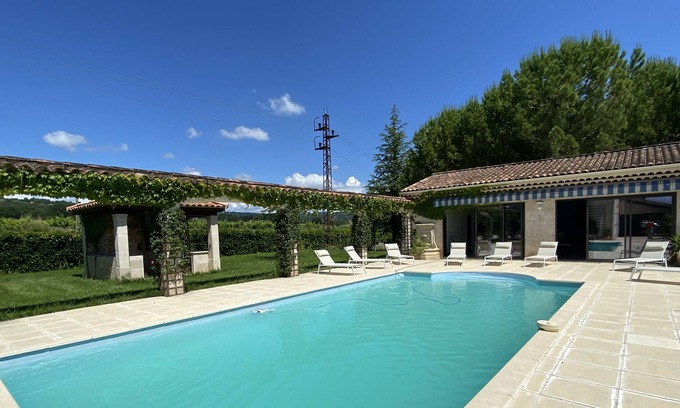 Sainte-Tulle Villa | Large 100% air-conditioned Provencal villa with swimming pool, pool house, pizza oven, grounds