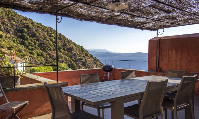 Nonza House | Large 16th century house located in Nonza (classified village) in the Corsican Cape