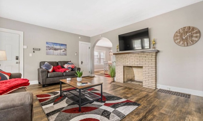 Canton Apartment | Large 2 Bed Apartment in The Heart of Canton