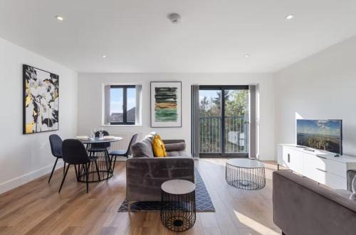 Rushey Green Apartment | Large 2 Bed Apartment London Lewisham Catford - Long Stays Allowed