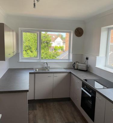 St. Margarets and North Twickenham Apartment | Large 2-bedroom maisonette with free parking