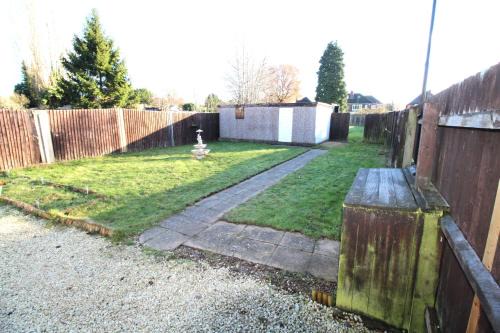 Seisdon House | Large 3 Bed Bungalow - Beautiful Refurb - Garden