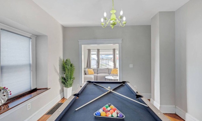 Lakewood House | Large 3 bedroom with a Hot Tub!