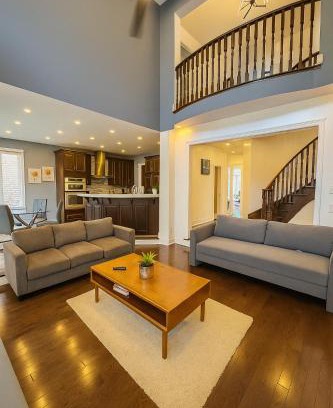 Brampton House | Large 5-Bedroom Gem - Stylish, Spacious, Well-Located