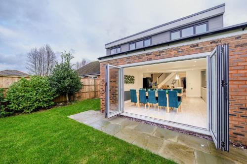 Ashton in Makerfield House | Large 6-Bed house, Free Parking & Motorway Access