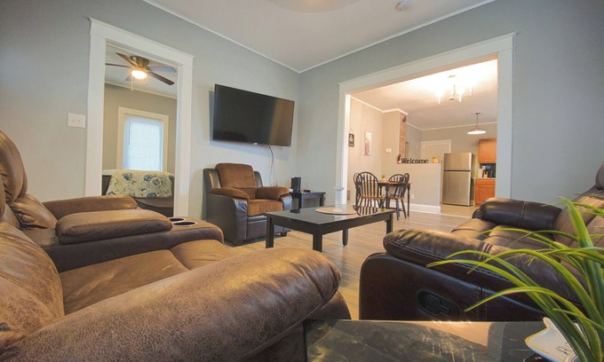 Niagara Falls House | Large 6Br, 2Ba Close To Niagara Falls