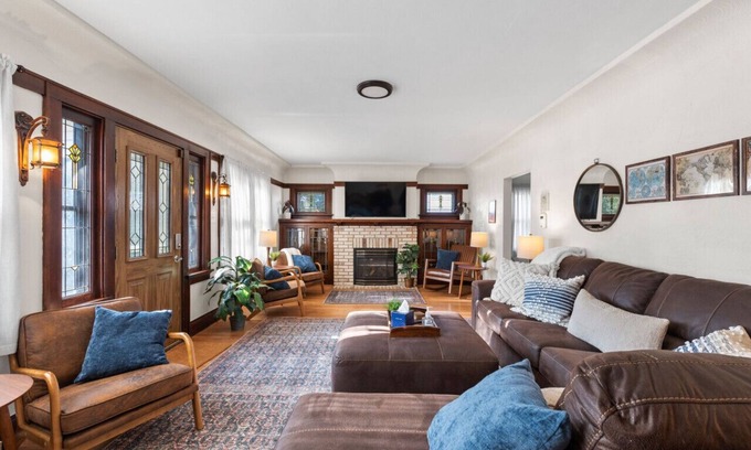 Bay View House | Large 7 Bedroom House in Bay View MKE