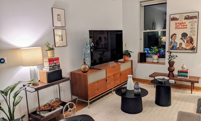 Bushwick Apartment | Large and stylish 1BR apartment with gym and roof deck