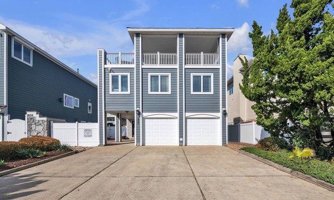 Croatan Beach House | Large Beach Home across the street from Oceanfront in Virginia Beach
