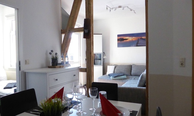 Jena Apartment | Large, bright, renovated 3 room apartment near the center free wifi, parking,