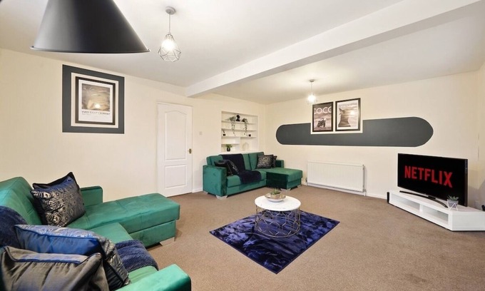 Belluton House | Large Bristol House - Games room&nbsp;-&nbsp;Parking