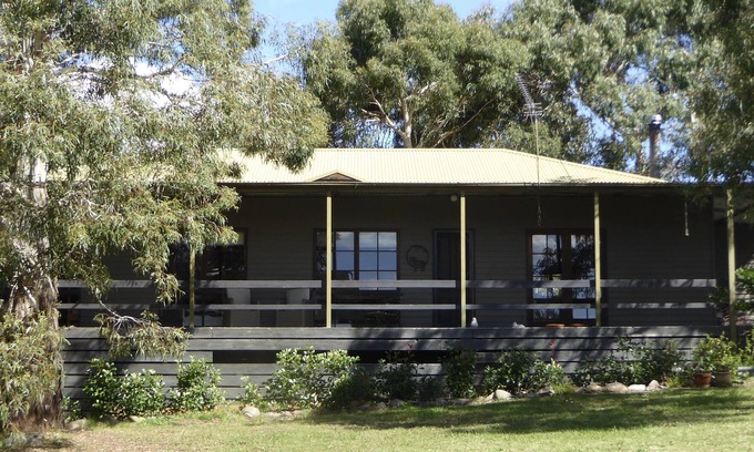 Jindabyne Cottage | Large comfortable cottage for your mountain holiday