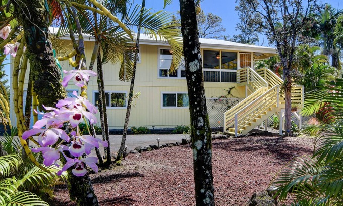 Keaau House | Large comfy house big enough for 2 families next to ocean on Kaloli point