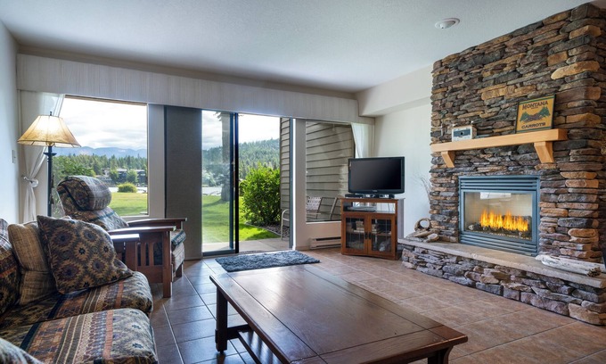 Bigfork Condo | Large condo w/fireplace & water access/views - Marina Cay Bayside