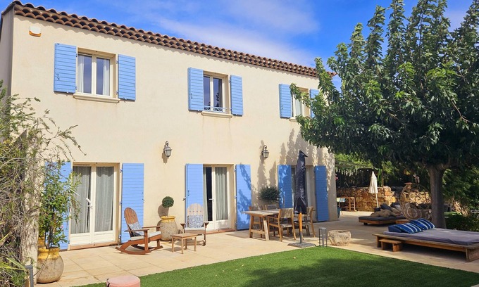 Ollioules Villa | Large country house with swimming pool, SPA, terrace, garden, WIFI access 5 min from Sanary