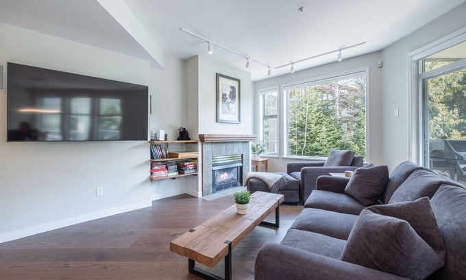 Whistler Condo | Large deck | Private Hot Tub | BBQ | Pet friendly