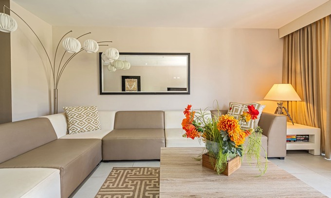 Palm Beach Apartment | Large Family Apartment Close to Beach