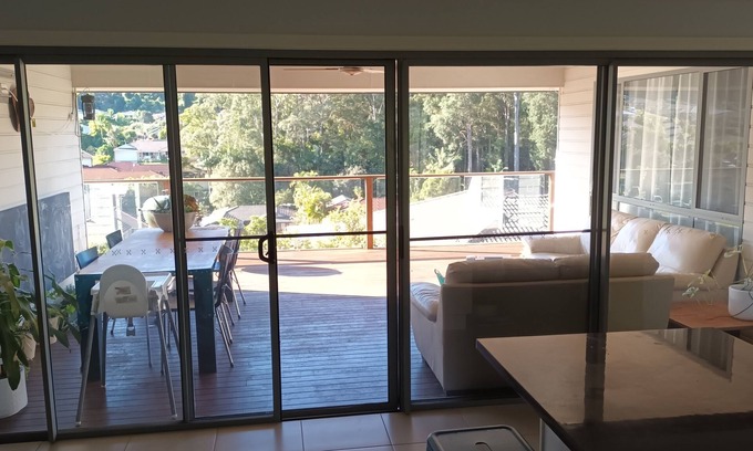 Coffs Harbour House | Large family orientated house with a lovely deck overlooking the mountains.