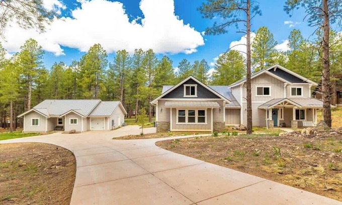 Flagstaff House | Large Flagstaff Home with Guest House