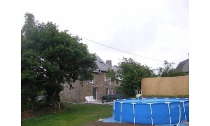 Saint-Broladre House | Large Gite 16/20 people, Le Noisetier